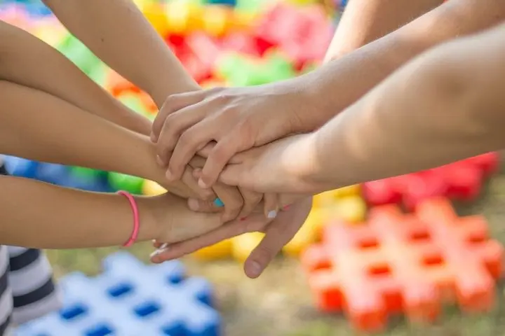 Why Helping Others Can Make You Happy