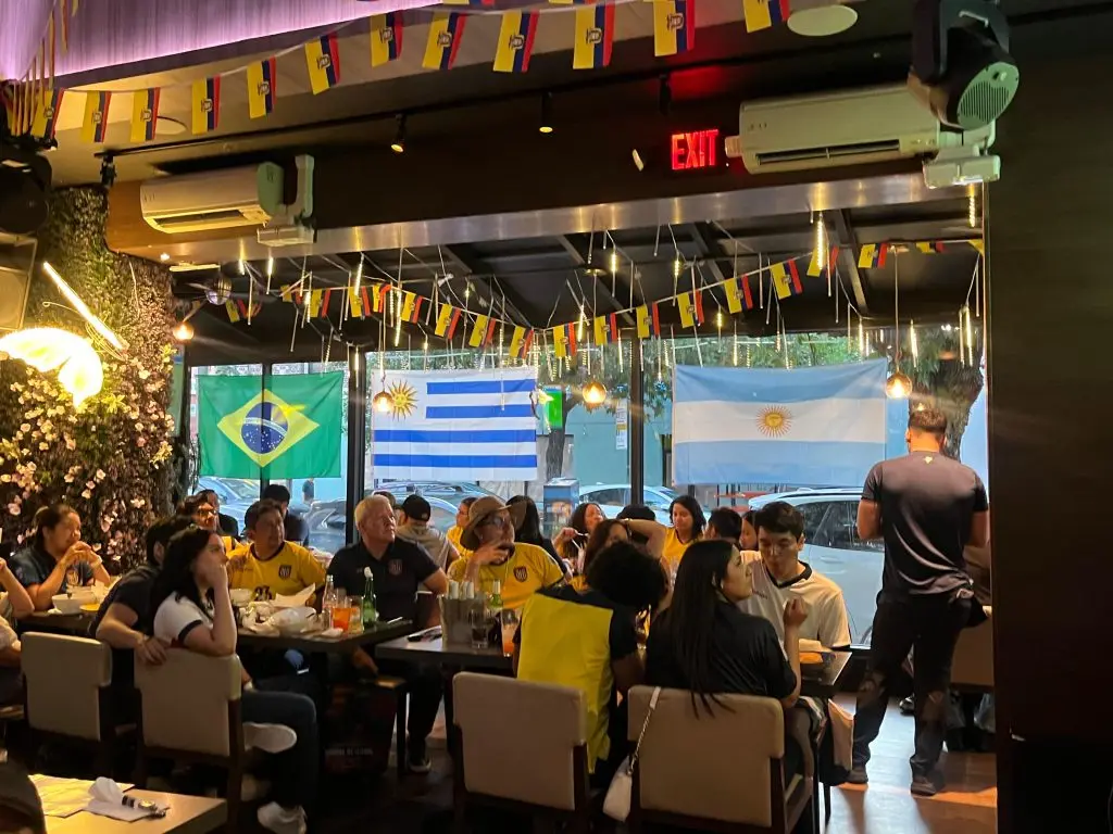 Fans watched the match together while celebrating Ecuadorian culture and community.