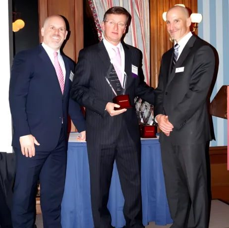 William Schwitzer recibe premios legales por sus veredictos y reconocimientos más destacados en Nueva York, lo que representa la excelencia en el ámbito del derecho de lesiones personales.