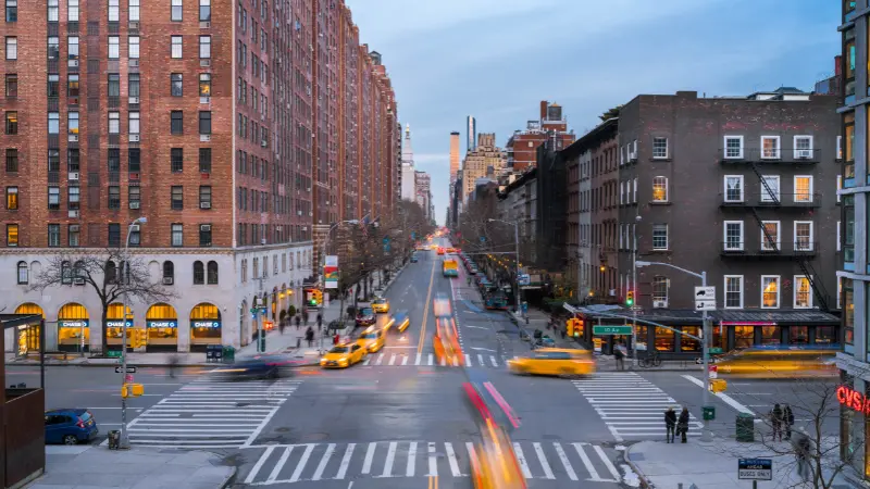 New York City roadway with traffic signals illustrating fatal car crashes in New York City context.