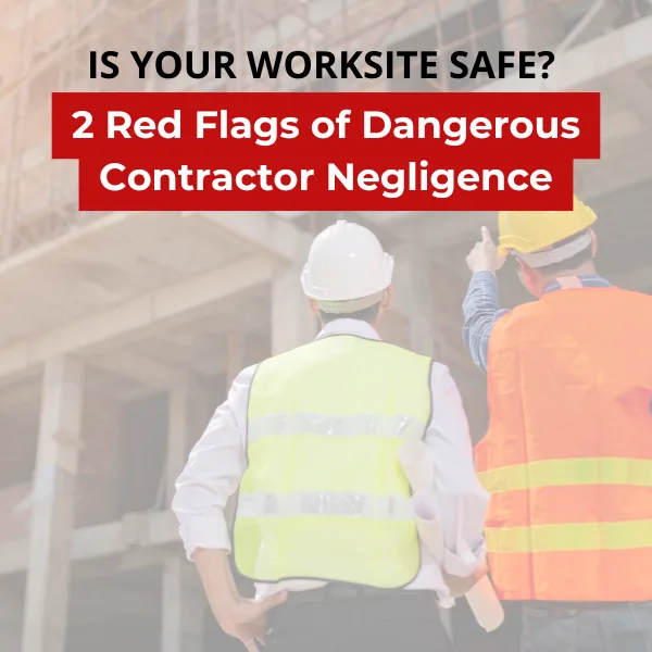 Dos trabajadores de la construcción señalan un lugar de trabajo, hablando de cuestiones de seguridad - ¿Es seguro su lugar de trabajo? 2 Banderas Rojas de Negligencia de Contratistas Peligrosos