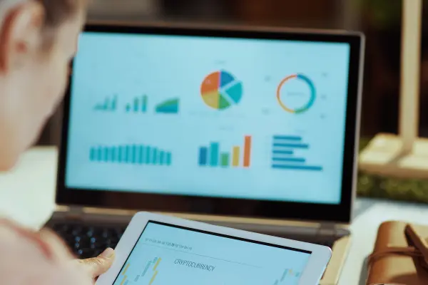 computer monitor displaying seo reports on circle and bar graph