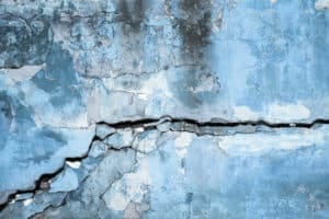 horizontal wall crack