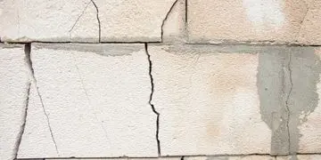 Cracked concrete wall highlighting potential foundation issues relevant to carbon fiber repair solutions.