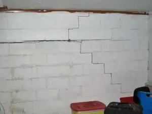 wall-cracks-stablwall-3