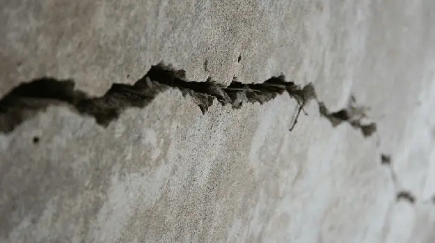 Foundation Wall Cracks | Saginaw, MI | Everdry Waterproofing of Greater Grand Rapids