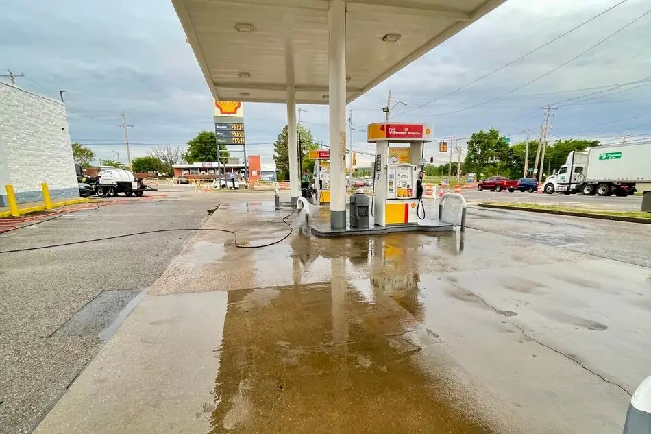 Gas Station Cleaning DeSoto County
