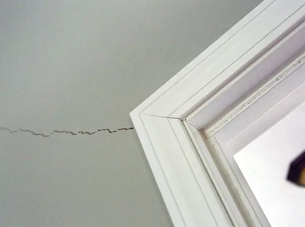 crack in door