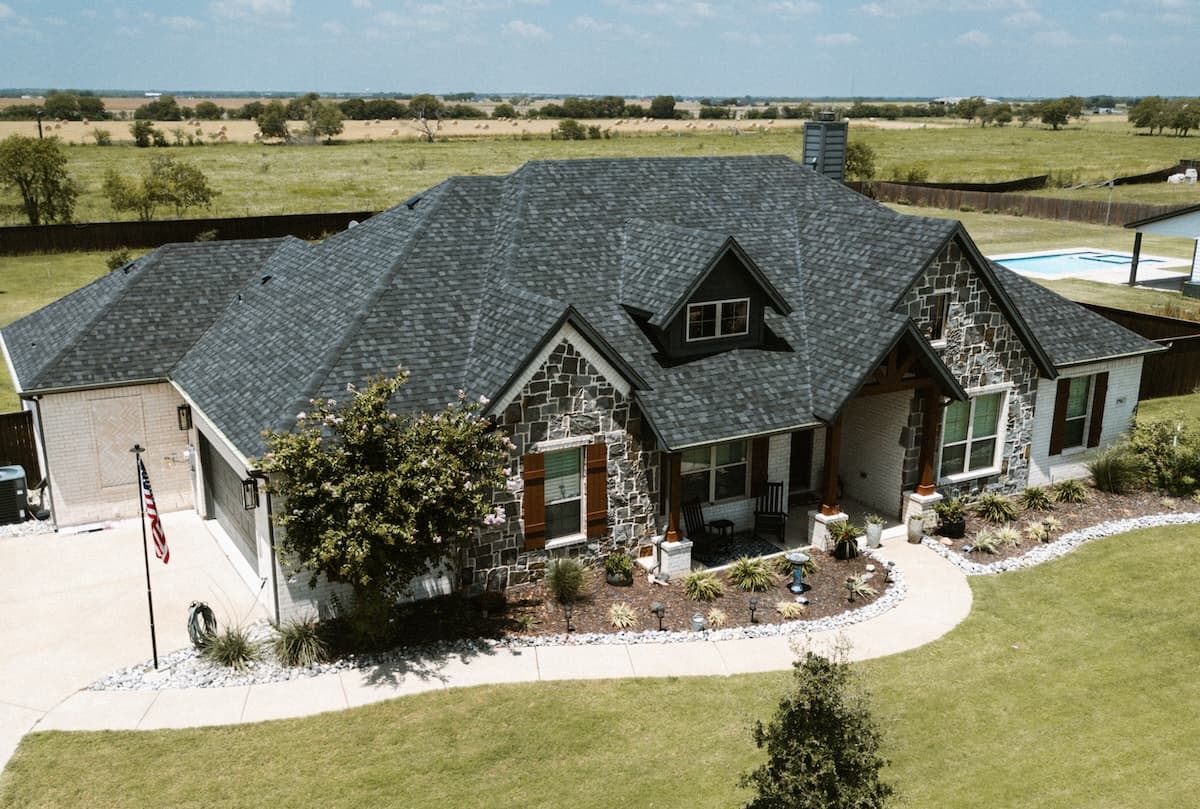 MINT Exterior black roofing