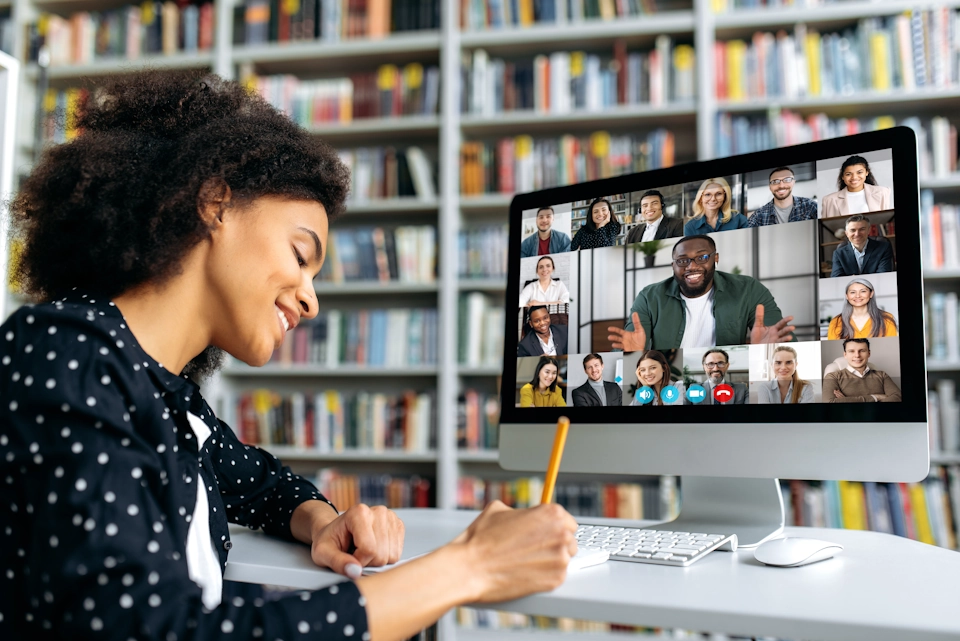 An online supportive group cheers on a fellow sleep coaching member