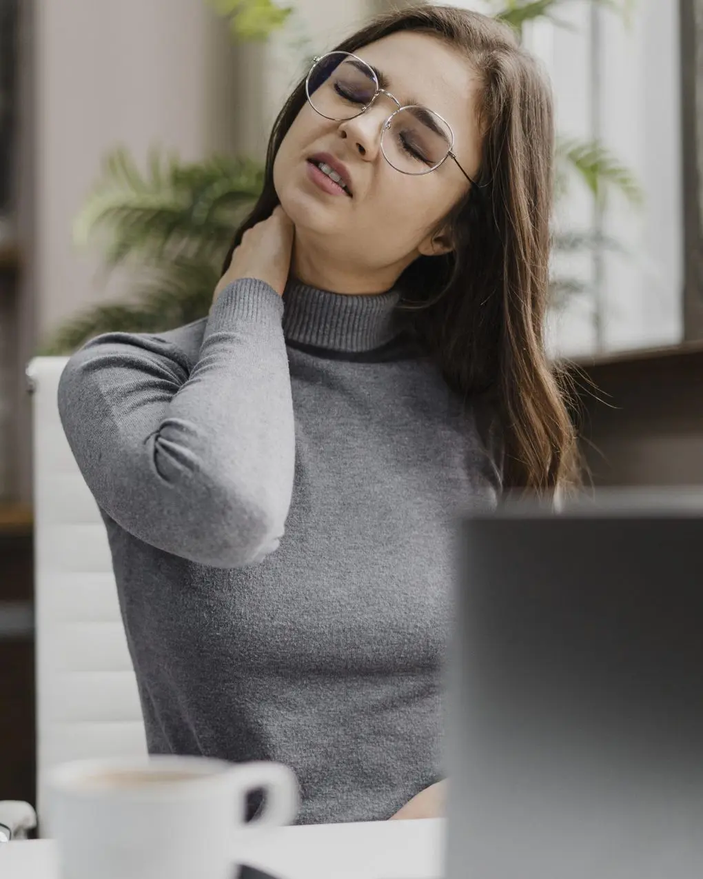 businesswoman-having-neckache-while-working-from-home (2) (1) Augusta Acupuncture Clinic | Top Neck Pain Doctor in Augusta