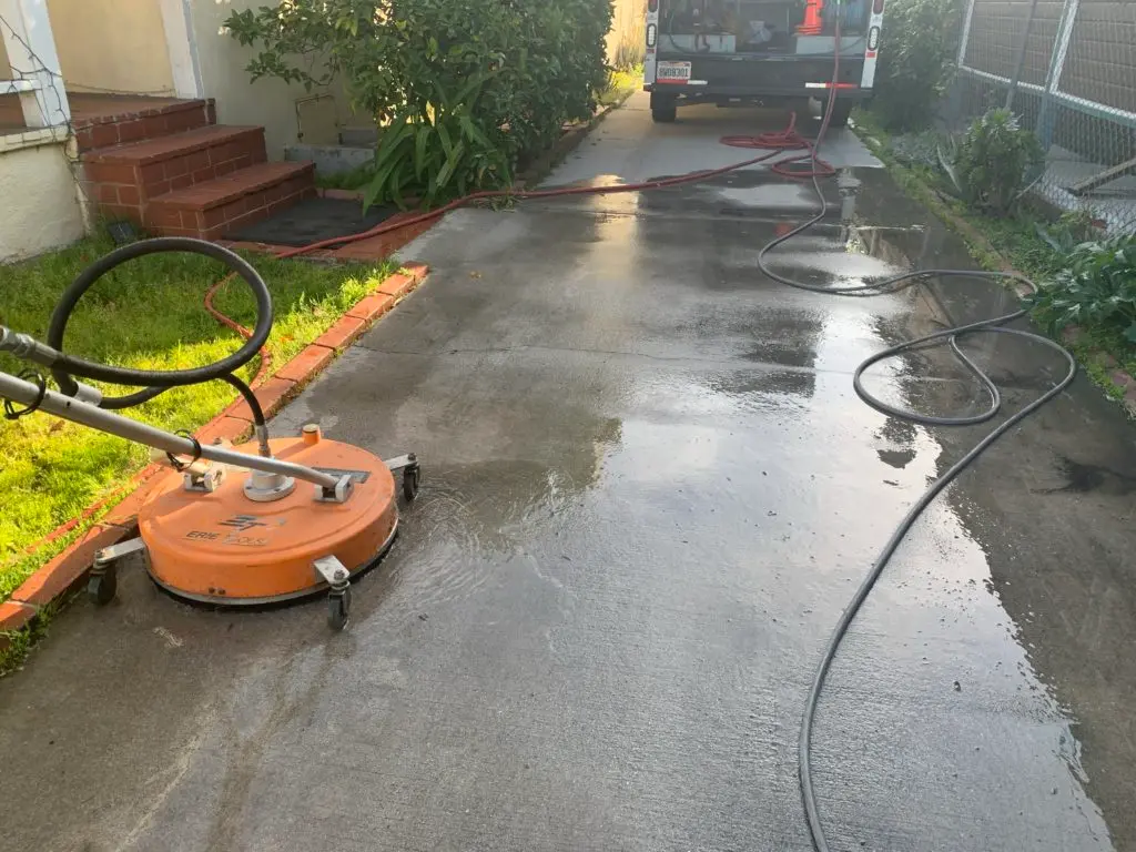 pressure washing driveway in north hollywood