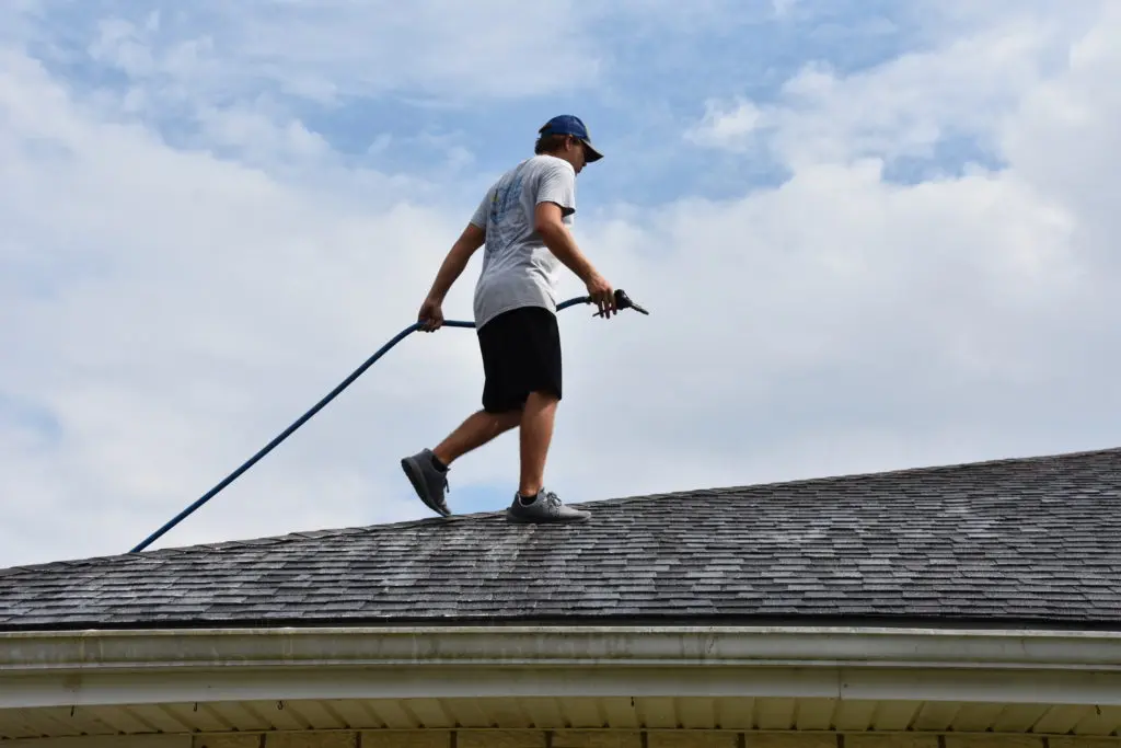 roof cleaning in Metairie, LA