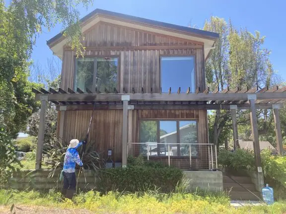Professional vs. DIY Window Cleaning in San Jose: What Local Homeowners Should Know