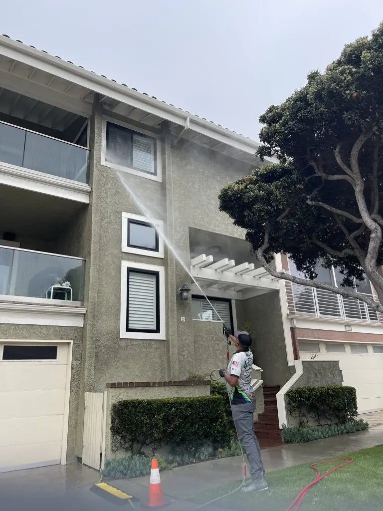 Exterior Cleaning for HOAs Los Angeles CA