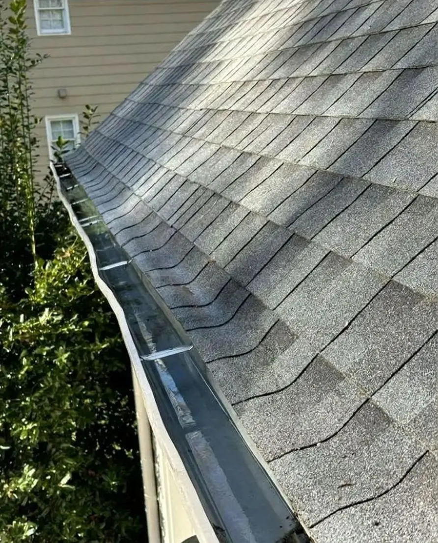 Clean gutter after professional cleaning service