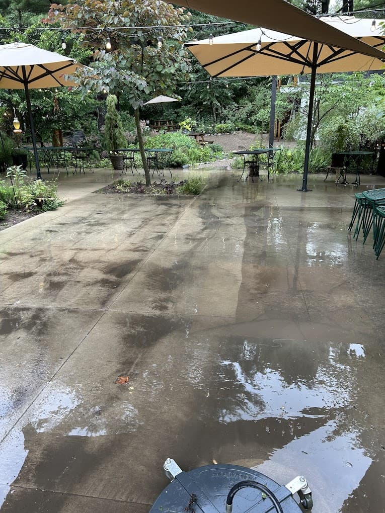 Commercial exterior cleaning services