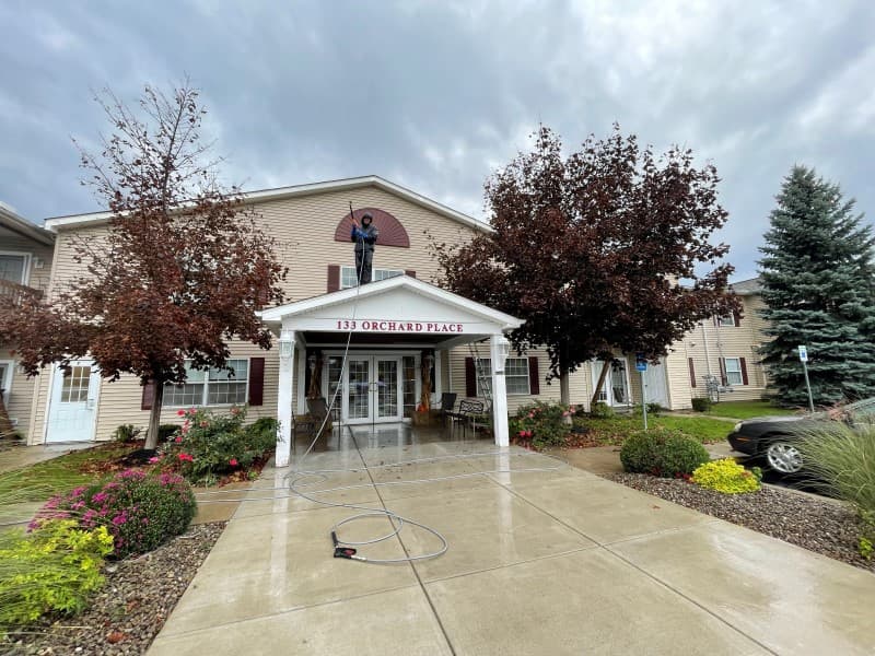 apartment-complex-wash-in-orchard-park-ny-1