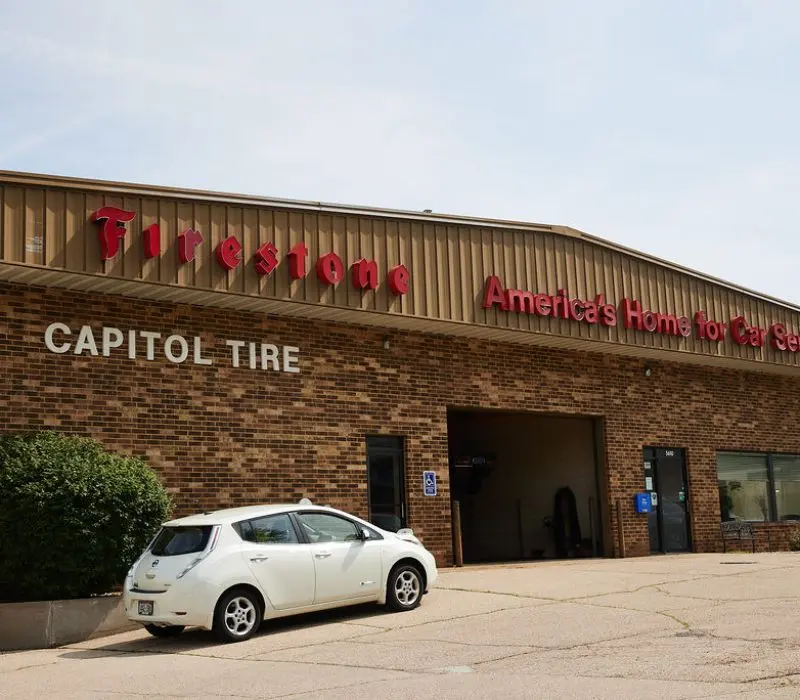 Shop and sign at Capitol Tire and Service