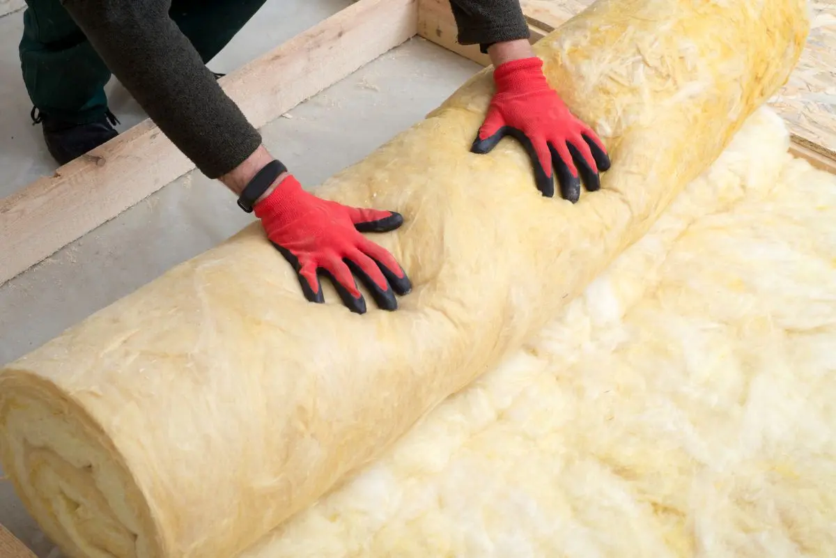 Work composed of mineral wool insulation in the floor, floor heating insulation