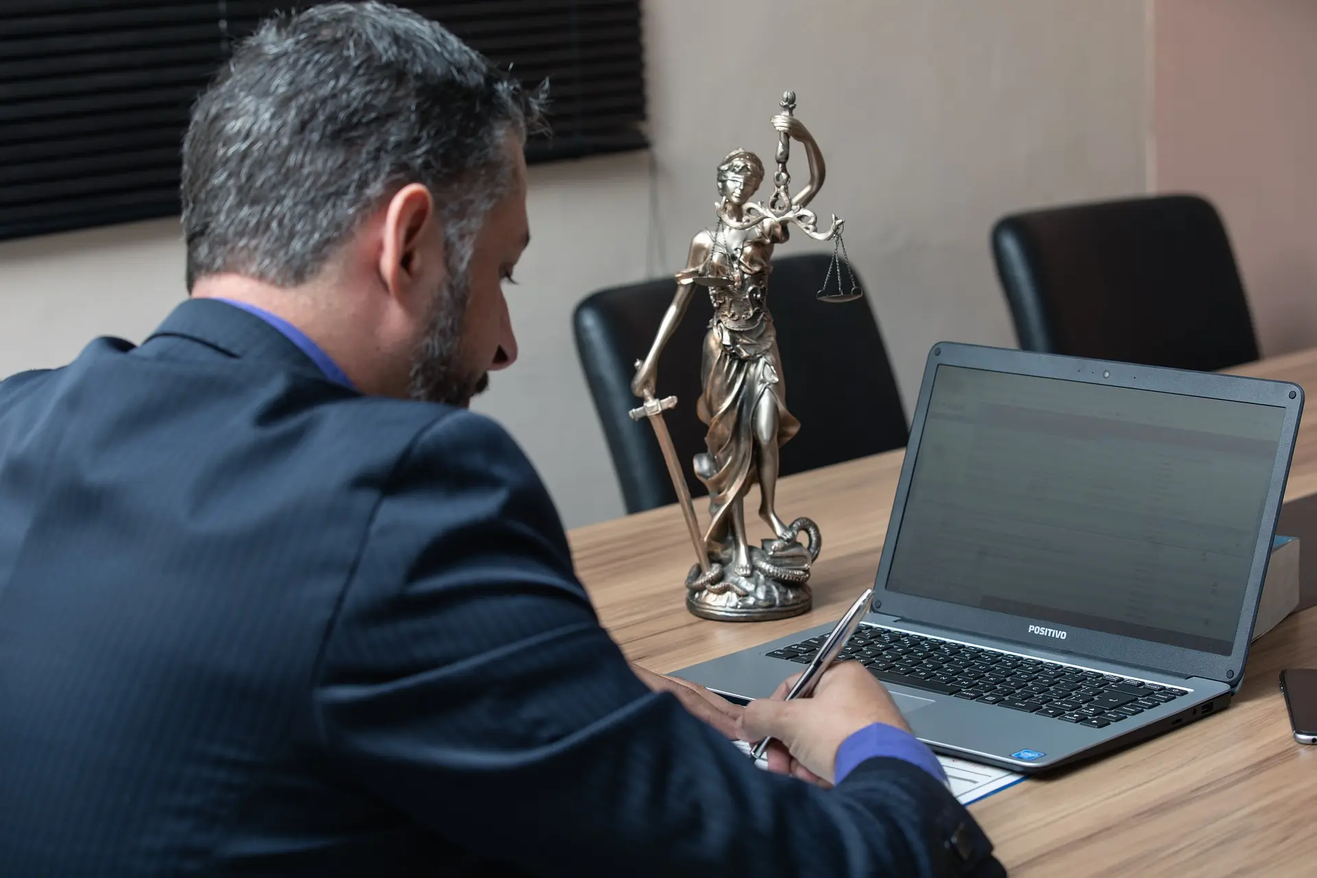 Louisiana succession administration lawyer reviewing independent and dependent succession options