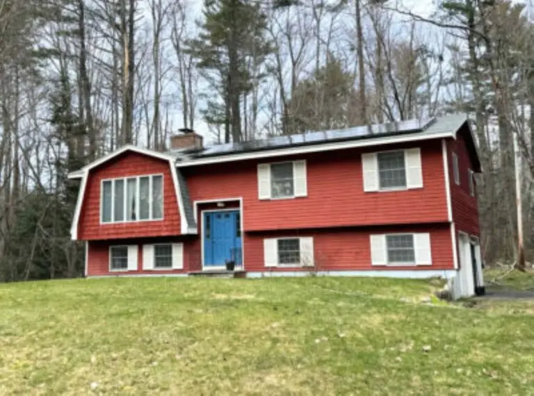 suncovia project small red house