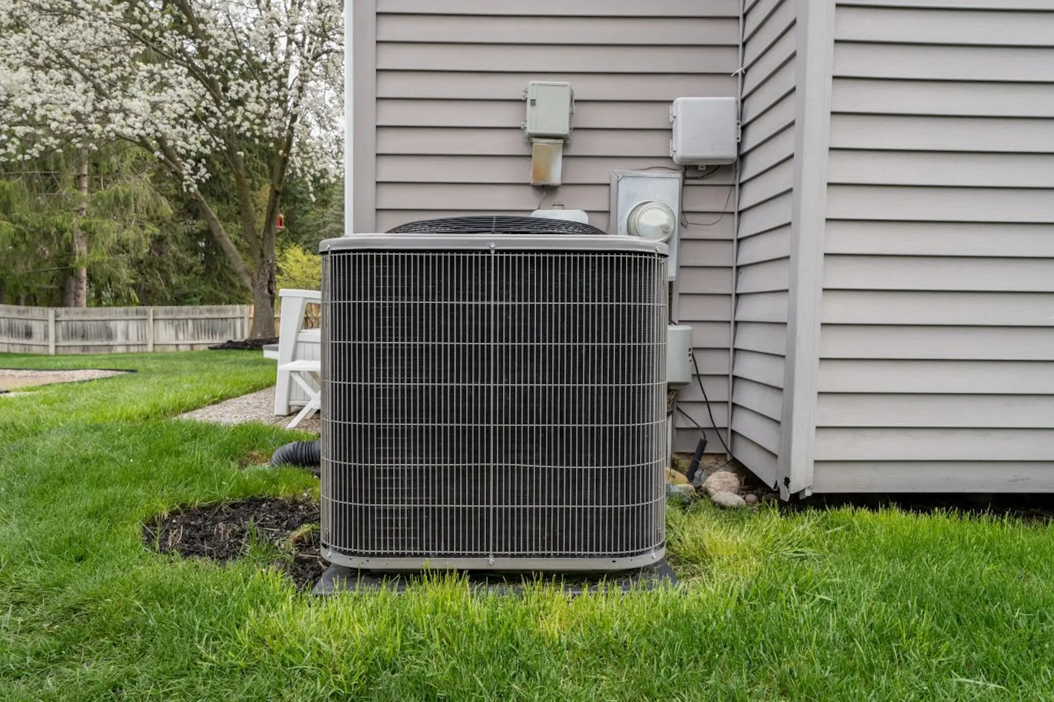 air-conditioner-condeser-unit-and-system-has-been-installed-in-a-backyard