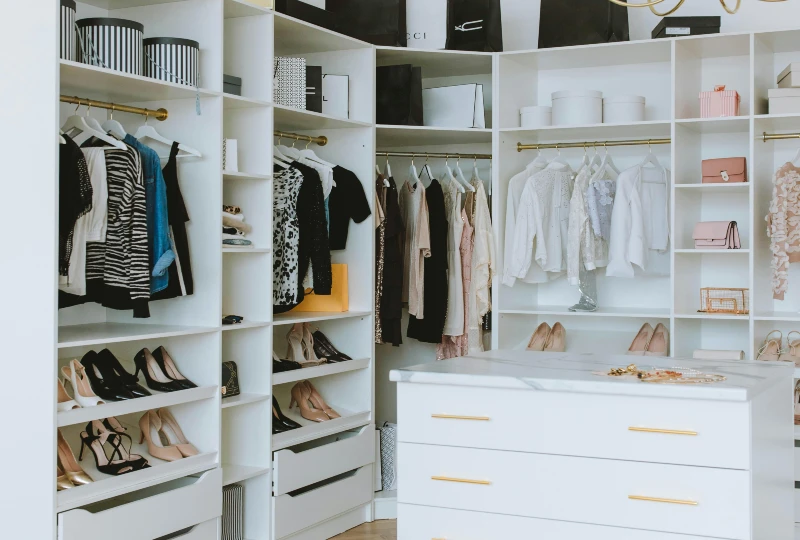 Corner Walk In Closet