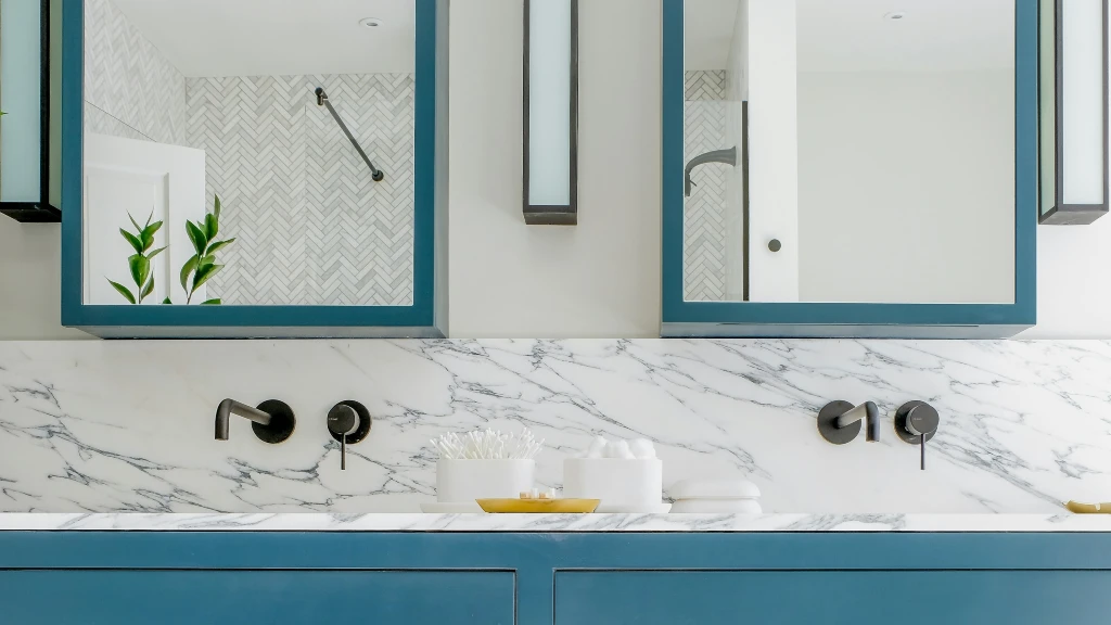 Mirror-front wall cabinets above sinks