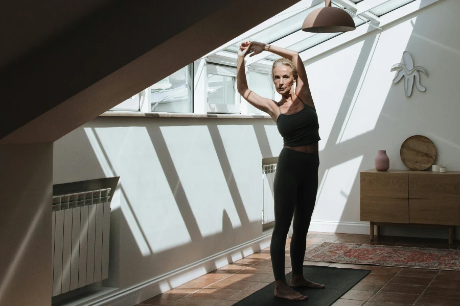 woman doing sit ups in her home gym
