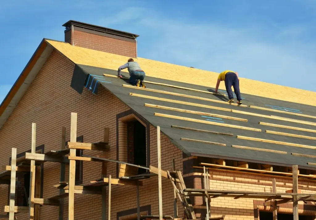 Roofing contractors are installing underlayment, Shoreview