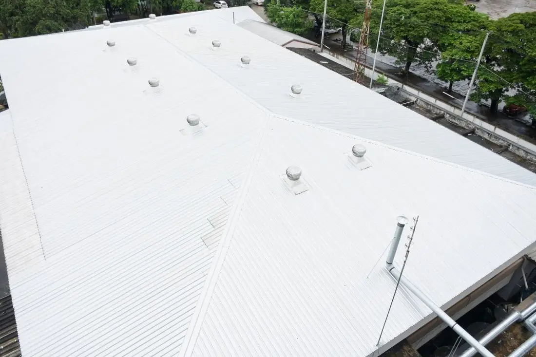 white metal commercial roof