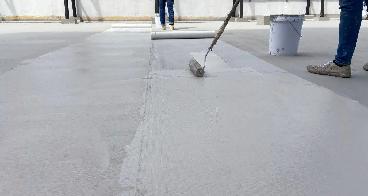 Reinforced plastic mesh for waterproofing on the roof, rubber roof or rubber coating.