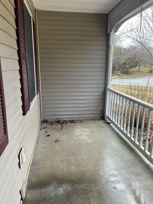 Spring House Wash in Glens Falls, NY