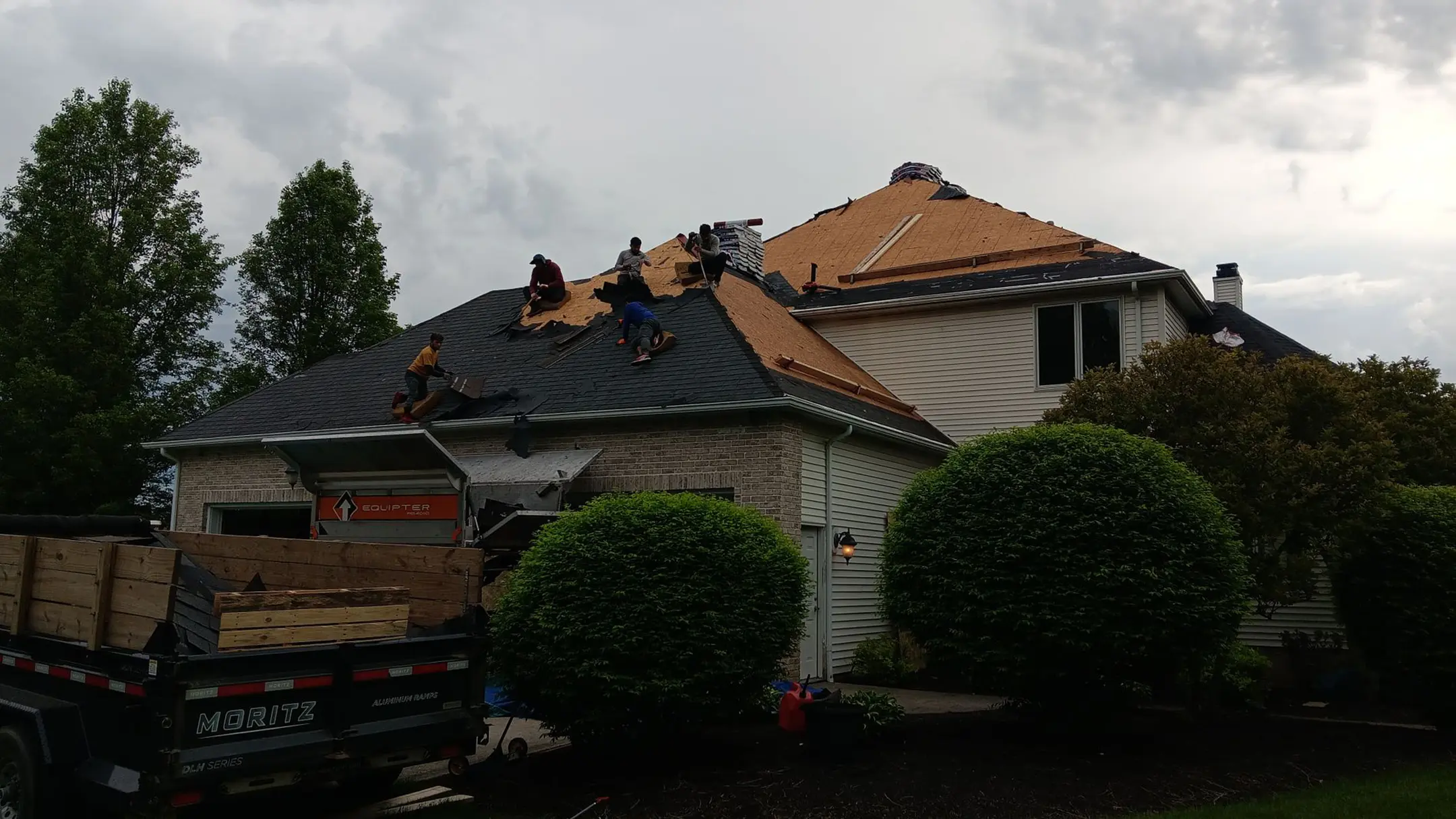 about-crew-buckeye state roofing-hinckley