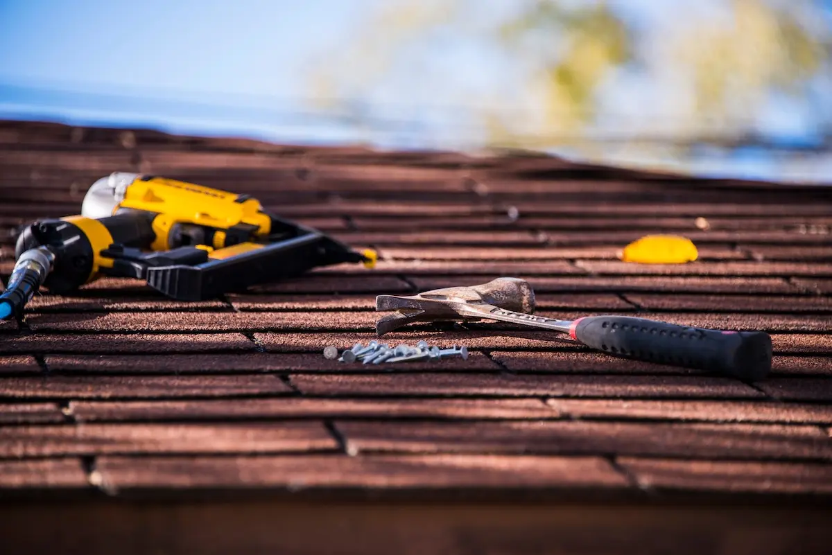 Roof shingle repair with nile gun and hummer