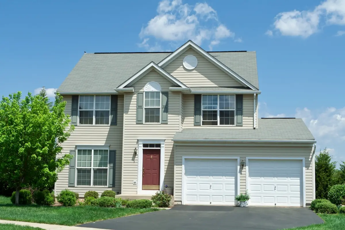 Front View, Vinyl Siding Single Family House Home, Suburban Maryland. how to install vinyl siding