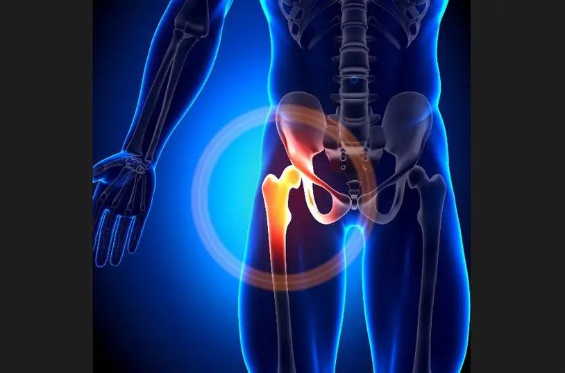 Specialist providing non-surgical hip pain treatment at Dynamic Health Carolinas in Charlotte NC