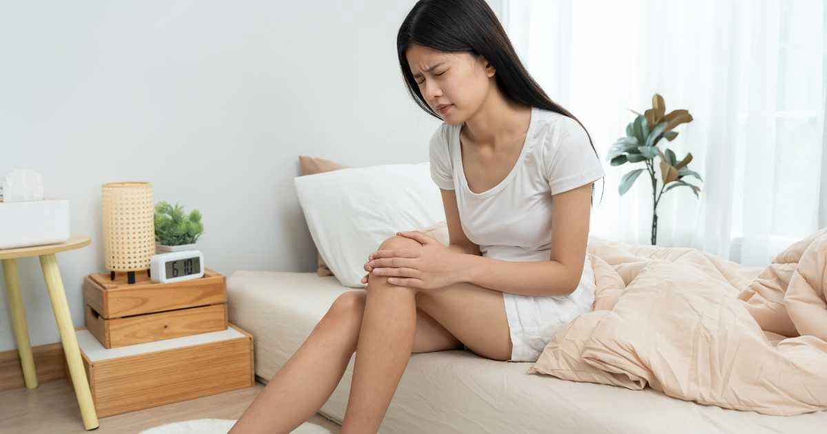 person holding their knee to indicate ongoing joint pain