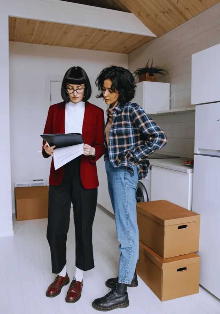 move-out-cleaning-landlord-tenant Landlord with tenant before apartment move out
