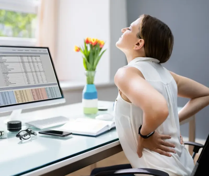 Stem Cells vs. Traditional Treatments: Why NeoGenix is Leading the Way in Lower Back Pain Management