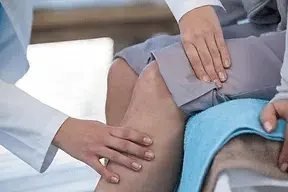 knee-pain-treatment Orthopedic Knee Replacement Surgery by an experienced Knee Surgeon