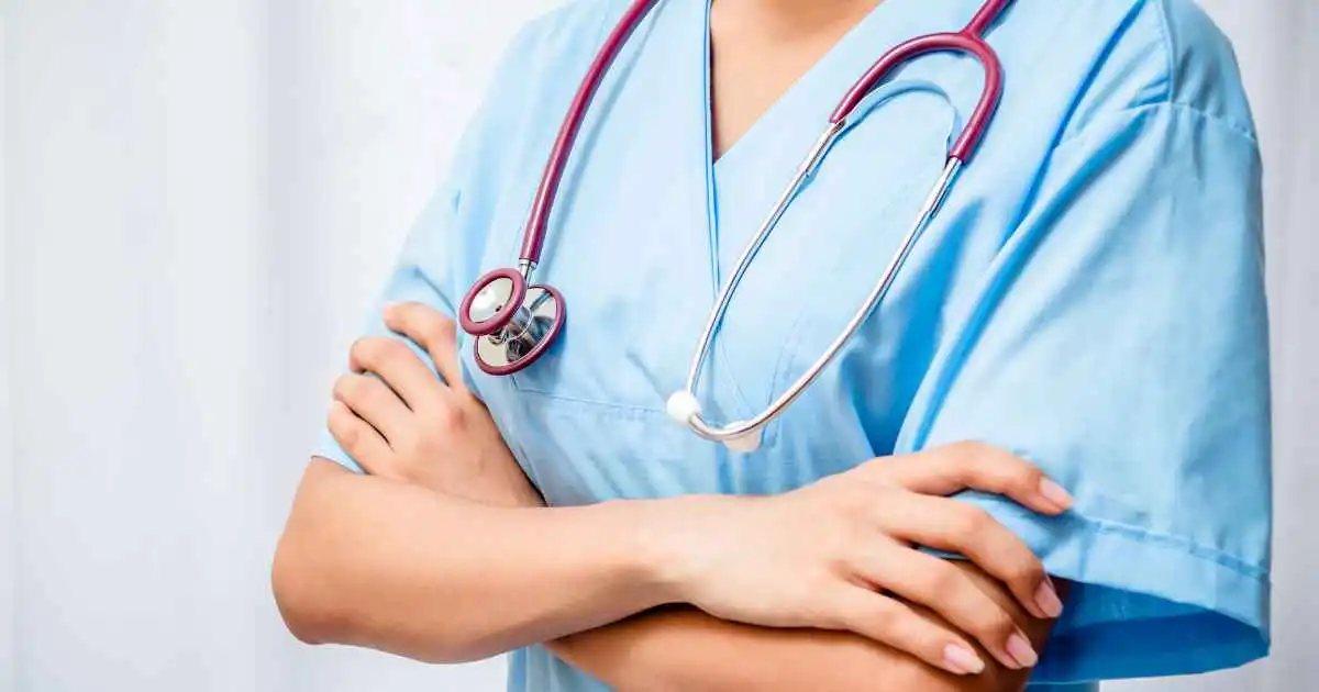 top-questions-to-ask-orthopedic-surgeon-before-surgery orthopedic surgeon during pre-surgery consultation.