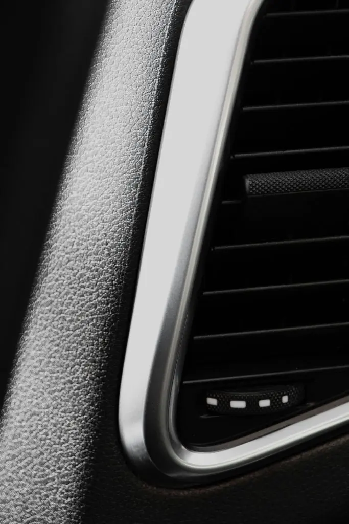 car ac blowing hot air from one vent