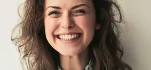 Dentist provides tips on choosing the best veneer