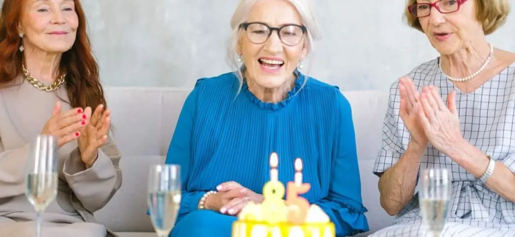 The true story behind false teeth image