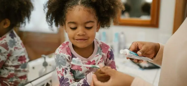 child dental care and oral health image