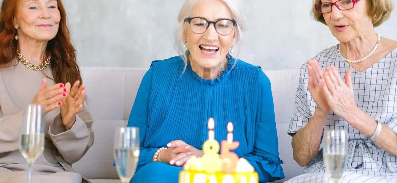 The true story behind false teeth image