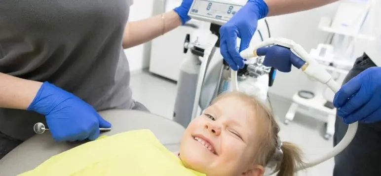 kids going to the dentist image