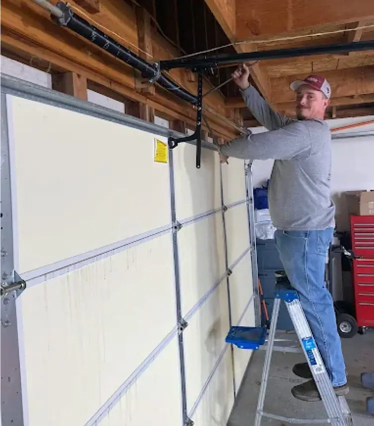 garage-door-fixer-tulare Local team providing expert garage door repair in selma for residential homes.